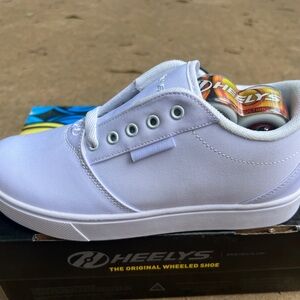 *Almost brand new* white heelys youth 6